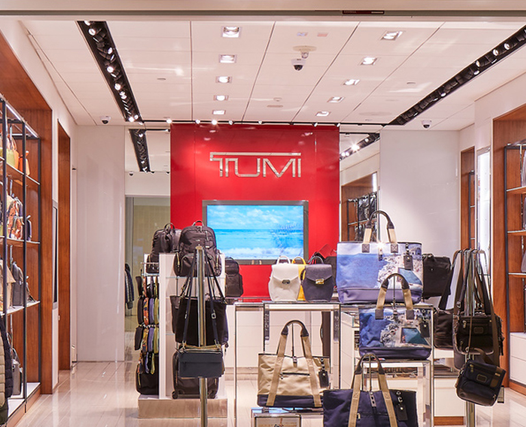 TUMI Environmental Graphics